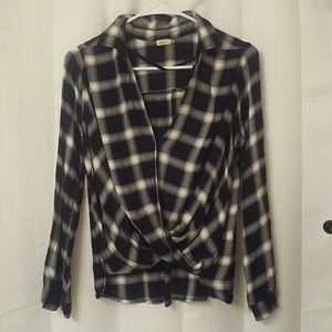 Bogo 30% off!! High low flannel blouse