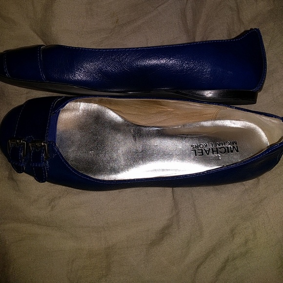 SOLD 7.5 Michael Kors Flats - Picture 4 of 4