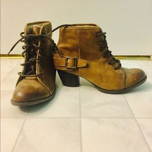 ALDO lace up tan ankle boots with fur lining