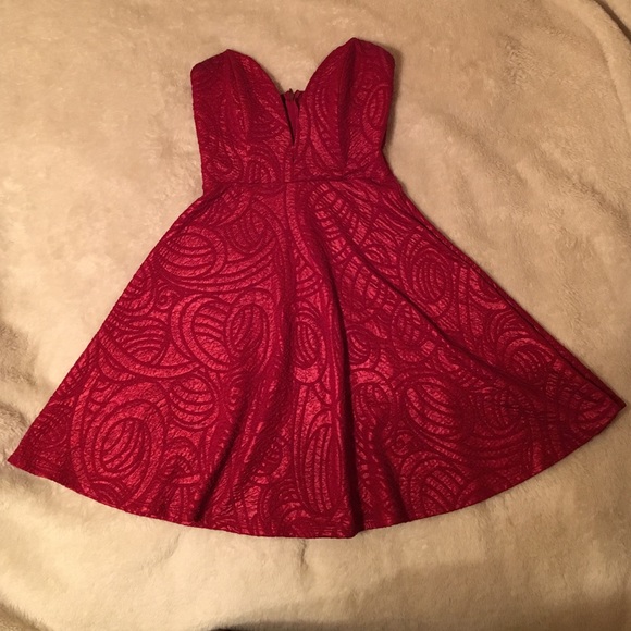 V neckline dress
