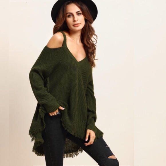 🔸NEW - Cold Shoulder Fringed Knit Tunic