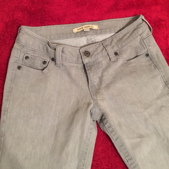 Forever 21 Light Grey Size 26 jeans