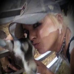 Meet your Posher, Laura