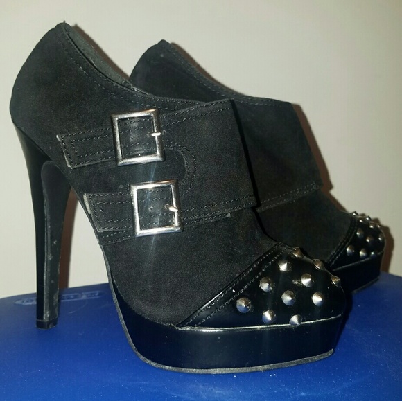 Black studded suede Heels