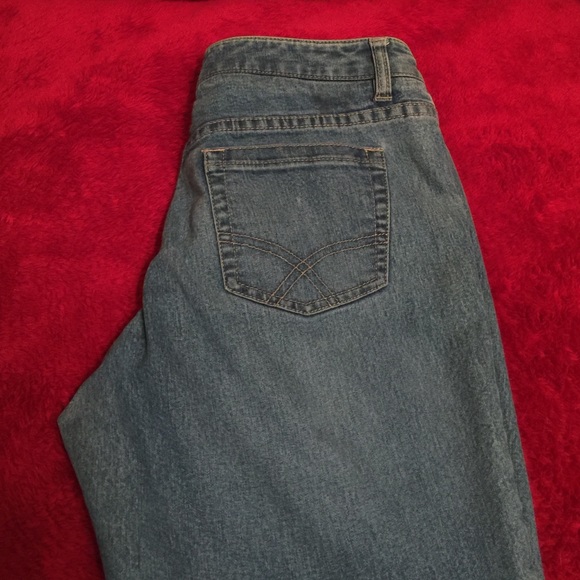 Tahari Size 8 Boot Cut Jeans