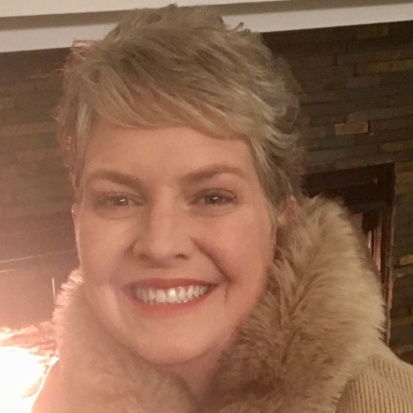 Meet your Posher, Cindy - Picture 2 of 2