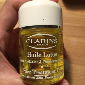 Clarins facial oil for combination to oily skin