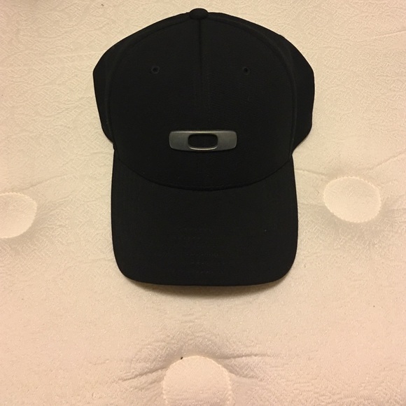 Oakley black cap