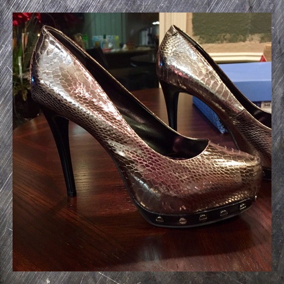 New Vera Wang Svkarina Silver Heels π  Size 8.5 - Picture 6 of 7