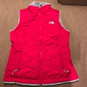The North Face Mossbud Reversible Vest fuschia