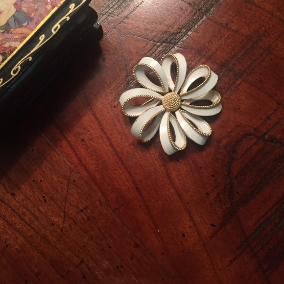 Vintage Enamel Flower Pin