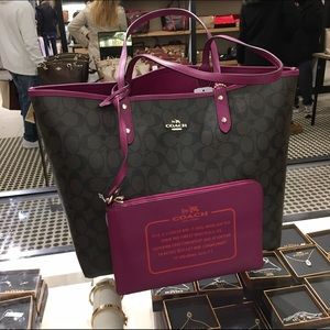 ✨NWT Coach City Tote in Fuschia/Signature