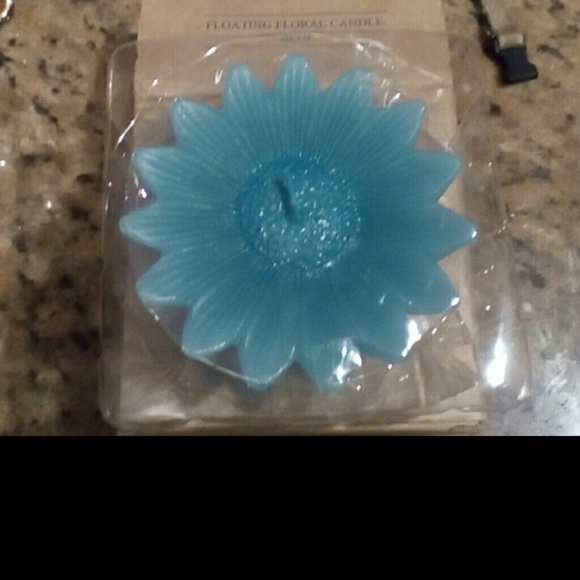Avon Gift Collection Floating Floral Candle