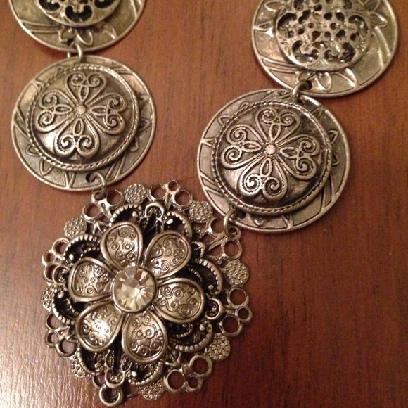 Vintage Silver Detailed Necklace - Picture 3 of 3