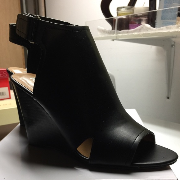 [NEW] Peep toe high heels. Will accept most offer