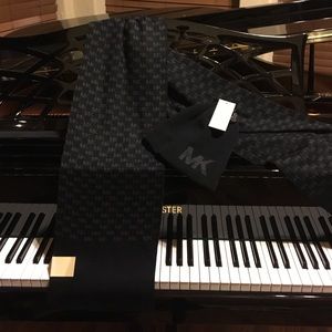 Hat+scarf NWT Unisex Michael Kors