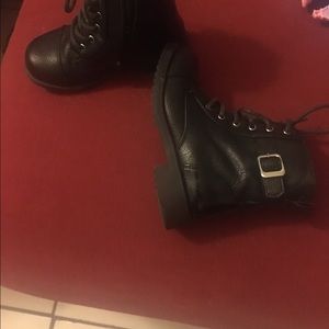 girls boots perfect for this weather. Barely used.