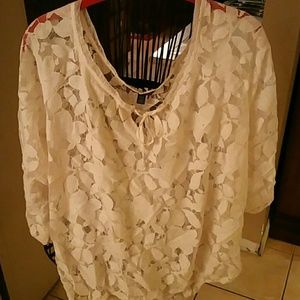 ADORABLE LACE TOP BARELY USED.