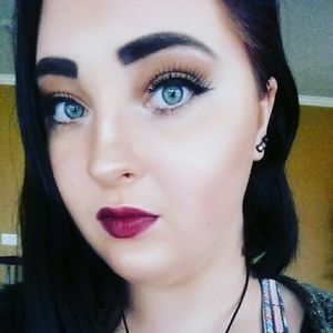 Meet your Posher, Liz