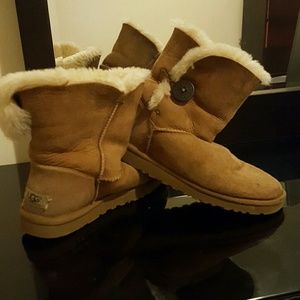 Chestnut uggs