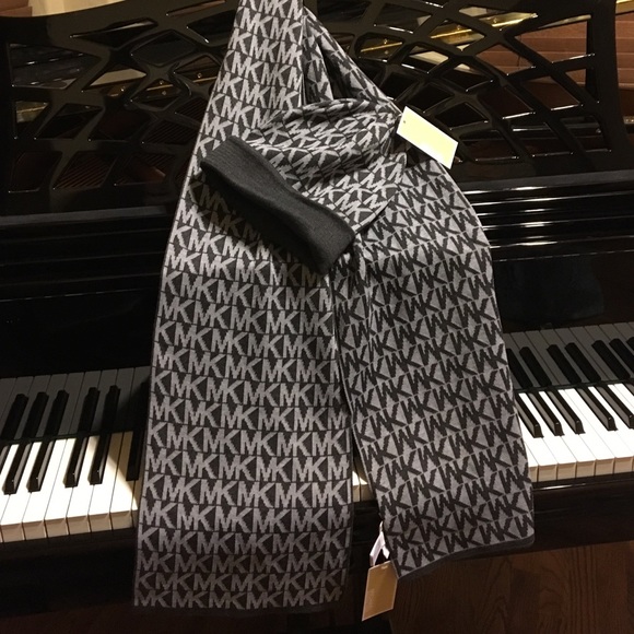 Hat+scarf NWT  Charcoal/heather Michael Kors