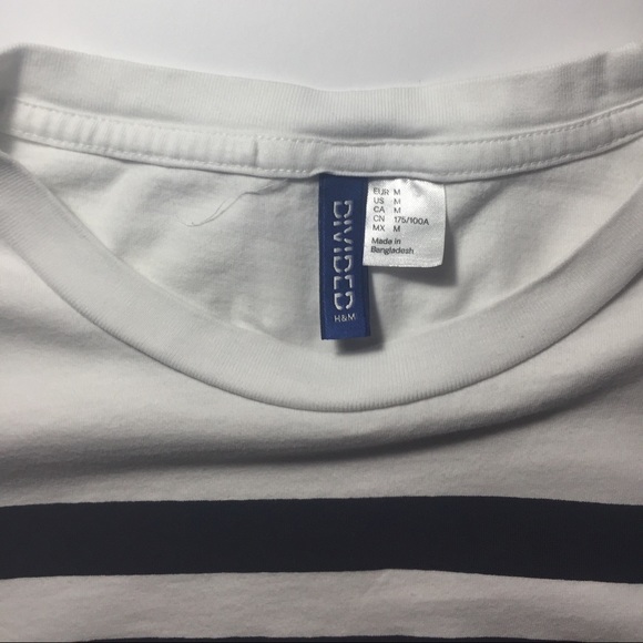 🎉🎉SOLD🎉🎉 H&M Divided White Graphic Tee- Shirt - Picture 3 of 3