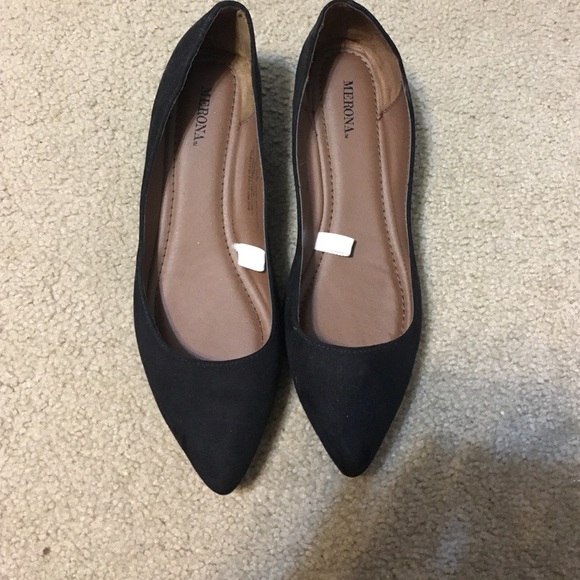 Black pointed toe ballet flats