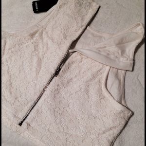 Forever 21 LACE TOP/CROP/SL