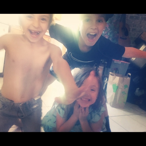 Meet your Posher, Jonathan and Cadey - Picture 2 of 8