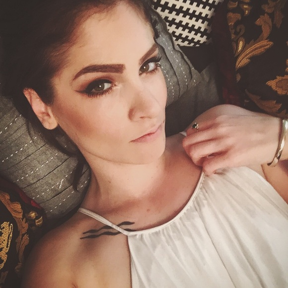 Meet your Posher, Jonathan and Cadey - Picture 3 of 8