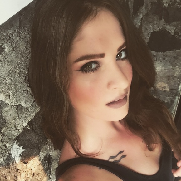 Meet your Posher, Jonathan and Cadey - Picture 5 of 8