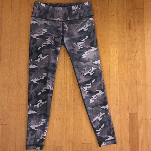 Pink camo crop tights