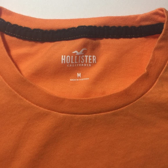 🎉🎉SOLD🎉🎉 Hollister Graphic Logo Orange Shirt. - Picture 3 of 3