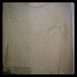 A long sleeve top, creme color