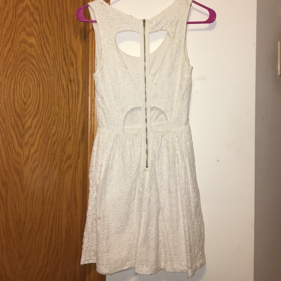 White lace dress with cut out back - Picture 2 of 2