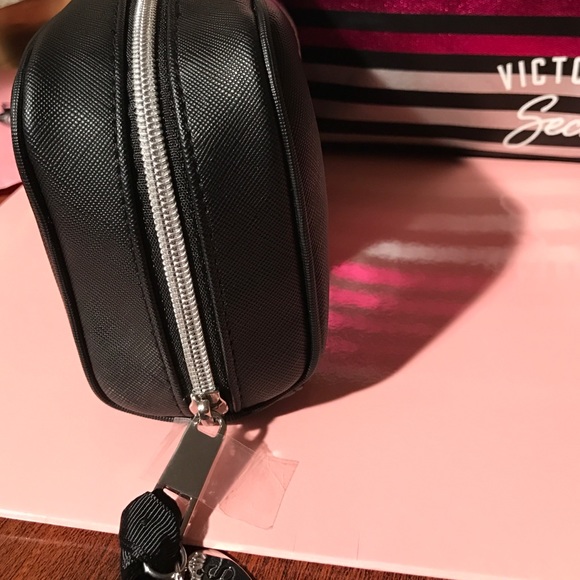 New LTD EDITION VS makeup bags - Picture 2 of 4