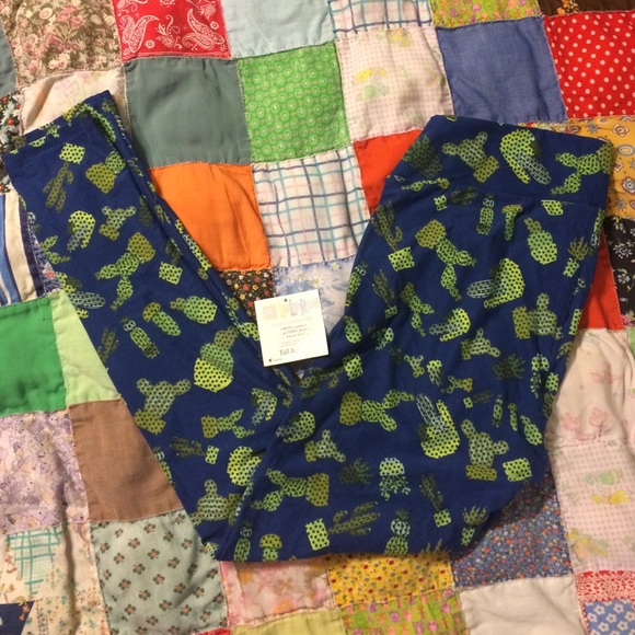 LuLaRoe dark blue cactus print TC leggings