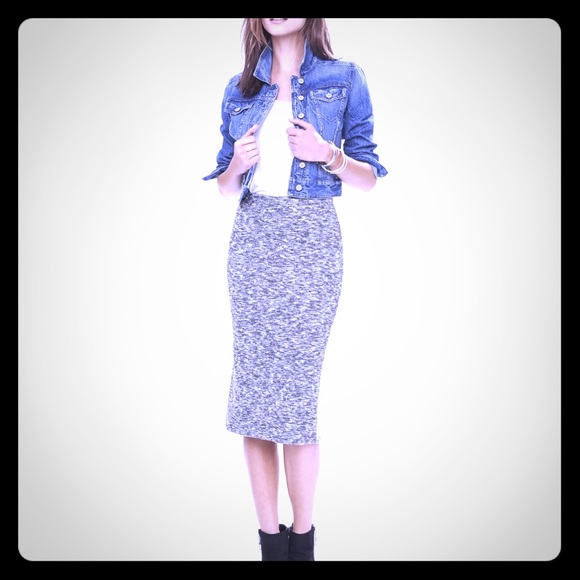 Gray Express Midi skirt. Sweater like material.