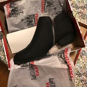 Unionbay black zipper booties size 11