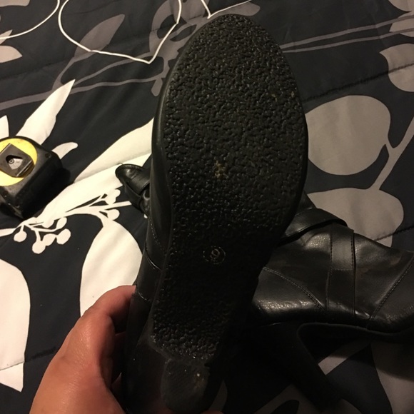 Black Boots with 4inch heel - Picture 3 of 4