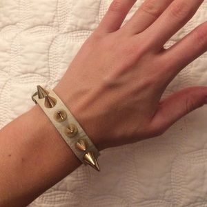 Stud bracelet
