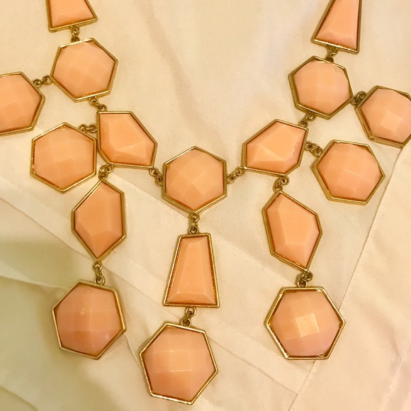 Pink statement necklace - Picture 3 of 3