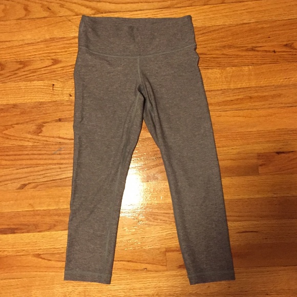 Lululemom grey capri pants