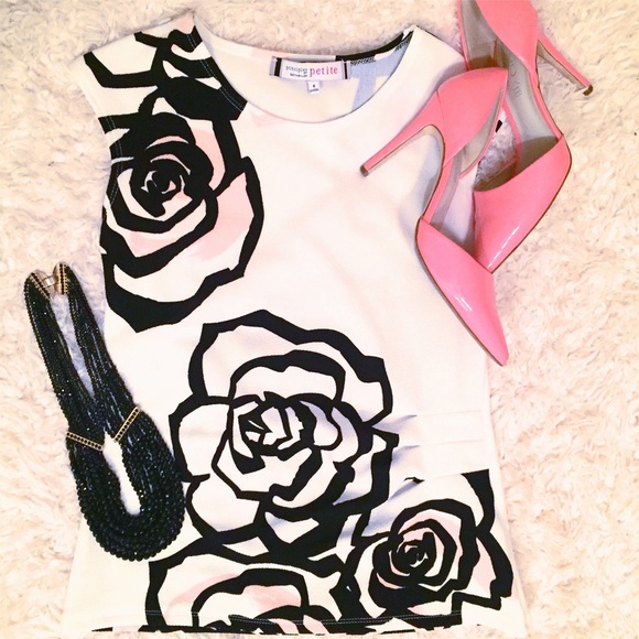🚨SALE🚨  Principles rose print top
