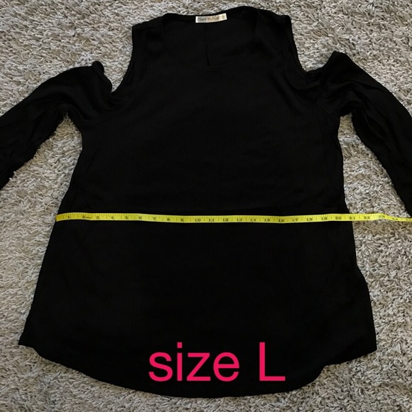 Restocked 🎀long sleeve cold shoulder shirt - Picture 3 of 4