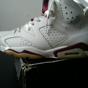 Jordan retro 6's Maroon