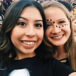 Meet your Posher, Maya