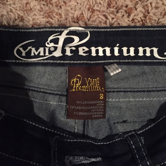 Shorts - Picture 2 of 3