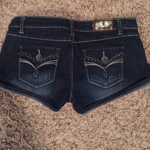 Shorts - Picture 3 of 3