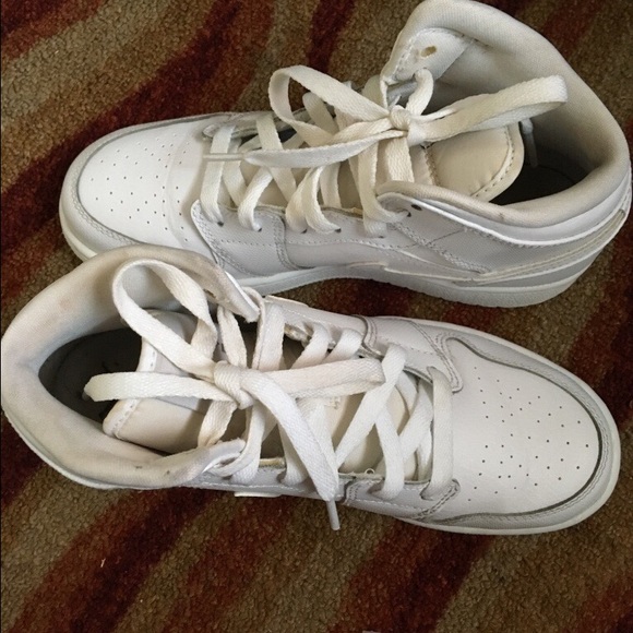 5Y Nike Jordan 1s - Picture 2 of 3